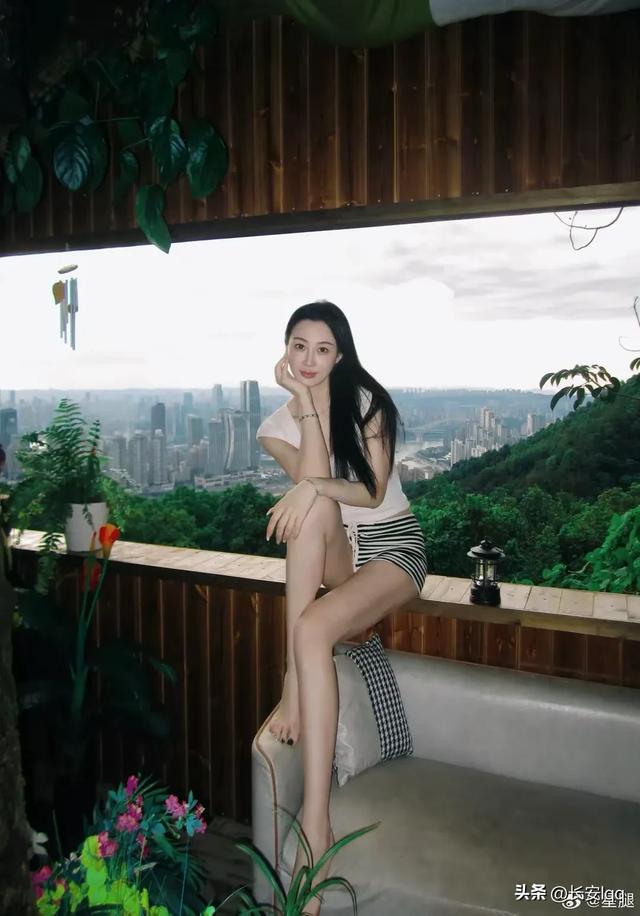 最美运动员击剑秦雪近照这脚怎么这么大？这不合理吧