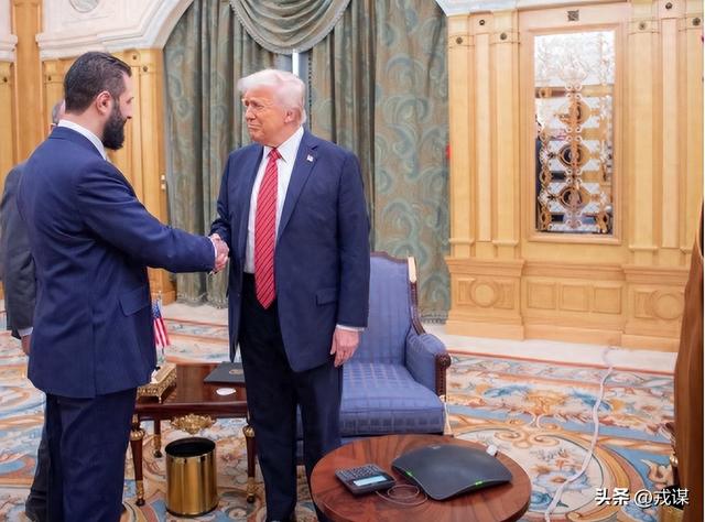 美军驻叙谎言？说撤军却运军火，还盖永久基地！叙利亚没有和平