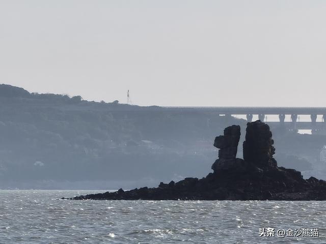 打卡屿头岛厝梁礁"一线天" 登上平潭岛 双龙连续第三年千里走双骑3