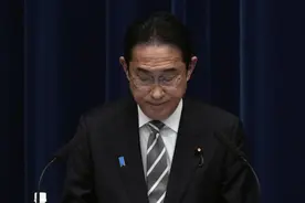 自民党丑闻发酵，困扰日本政坛已久的“黑金”，是安倍埋下的雷？图片