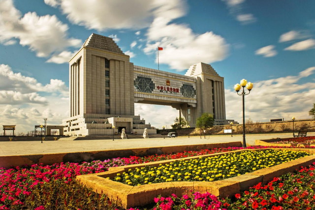 与俞敏洪随行呼伦贝尔 在草浪里读懂天地