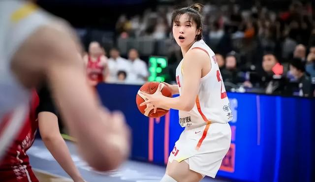 中国女篮开始集训！宫鲁鸣带队：韩旭、杨舒予、徐凤威等状态出色