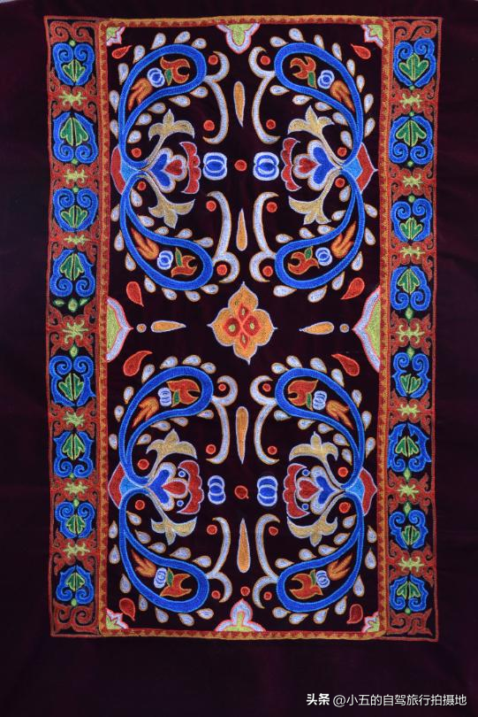 新疆深度文化探索：风土人情、秘境寻味与小众艺术之旅