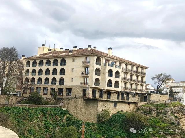 享誉欧洲的“悬崖小镇”—西班牙旅游散记⑴
