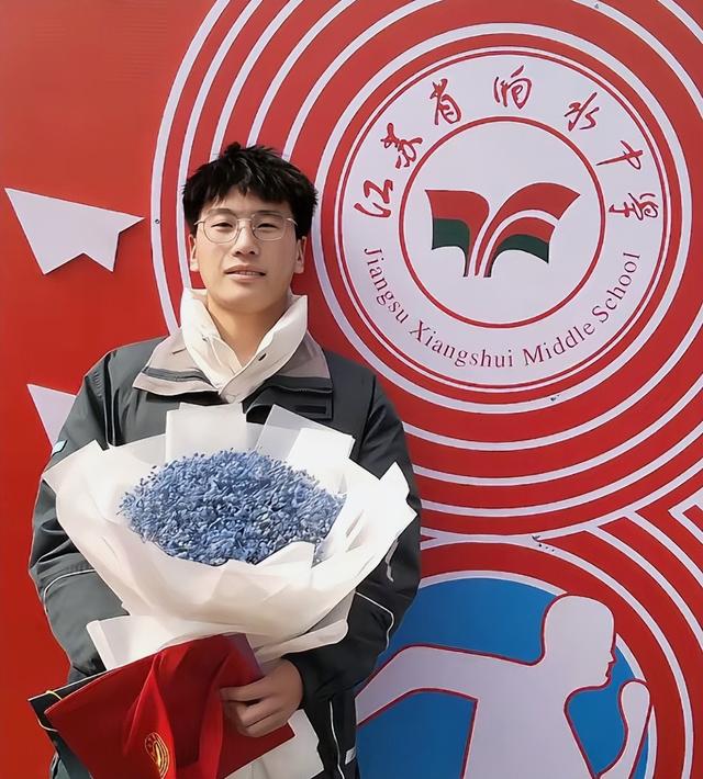 张俊豪去世！仅20岁，高考前遭邻居泄愤撞成植物人，原因曝光离谱