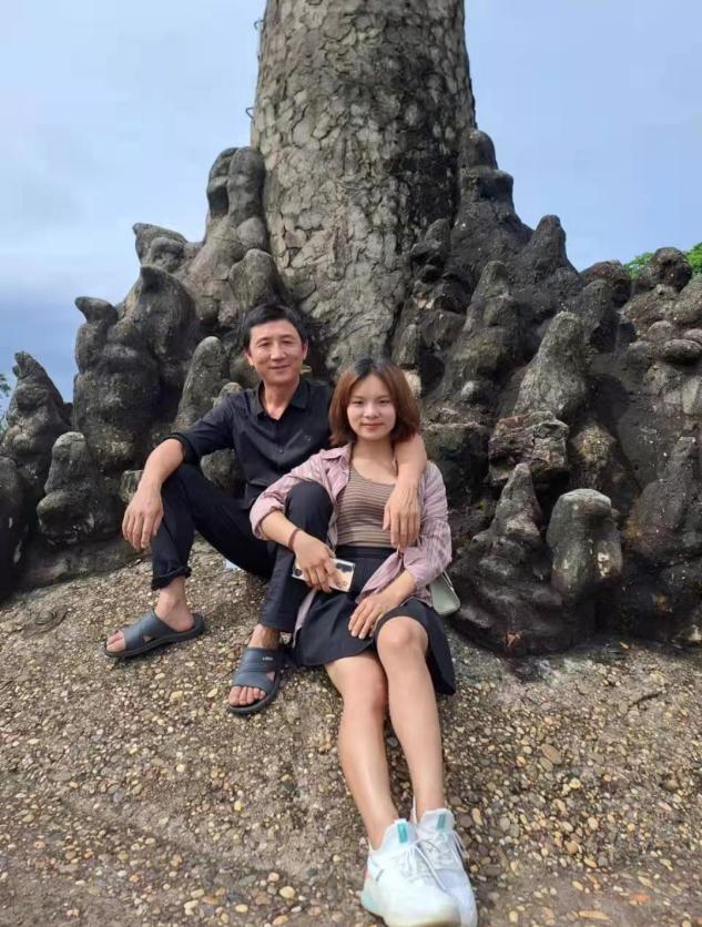 我，老挝姑娘，未婚先孕嫁大12岁四川农村人，天天务农却很开心