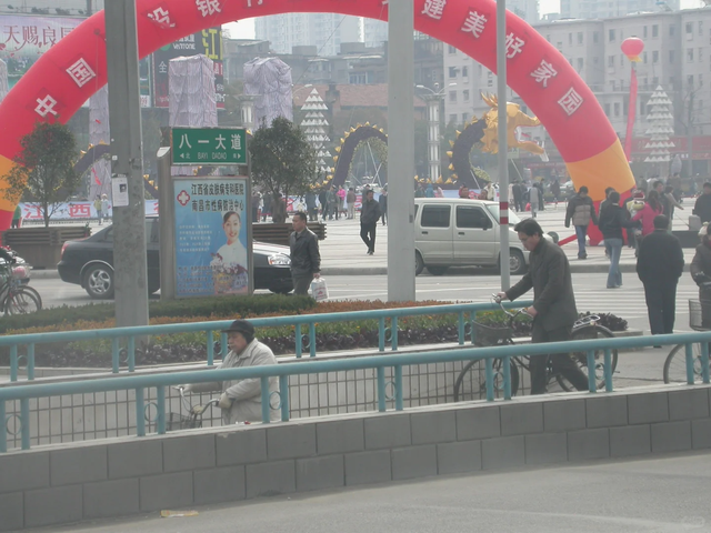 2005年的南昌，八一广场最动容的时代