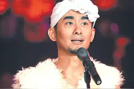 扬言要“灭了”凤凰传奇，被迫消失10年后，55岁靠男扮女装捞金图片