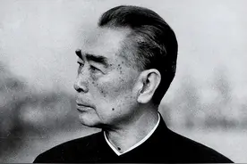 九一三事件后，陈毅念了一首诗，许世友把这首诗挂在办公室图片