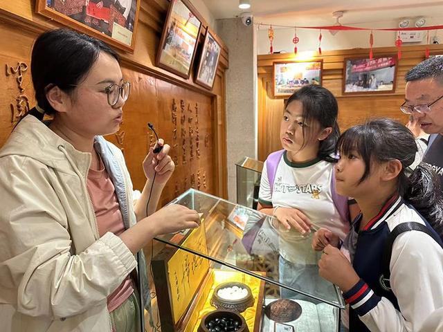 中老铁路青少年研学交流活动在昆开营：让民族团结在铁轨上延伸