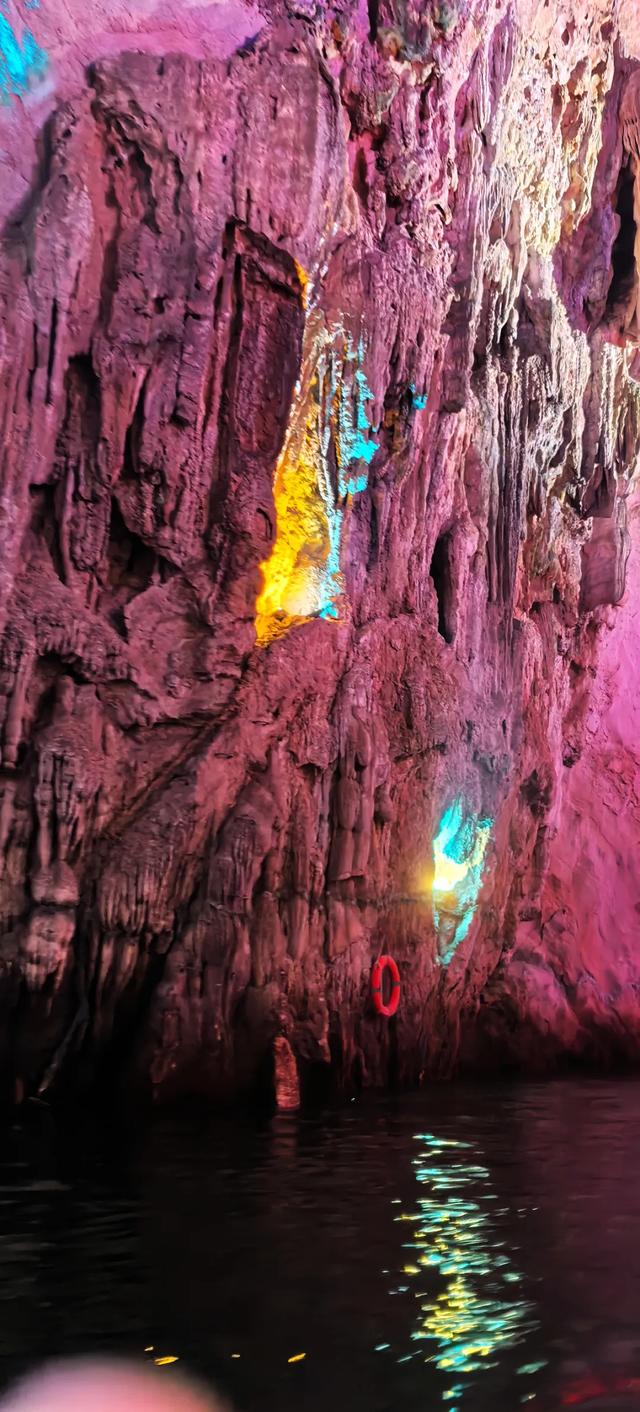 贵州：漫游安顺神奇龙宫！