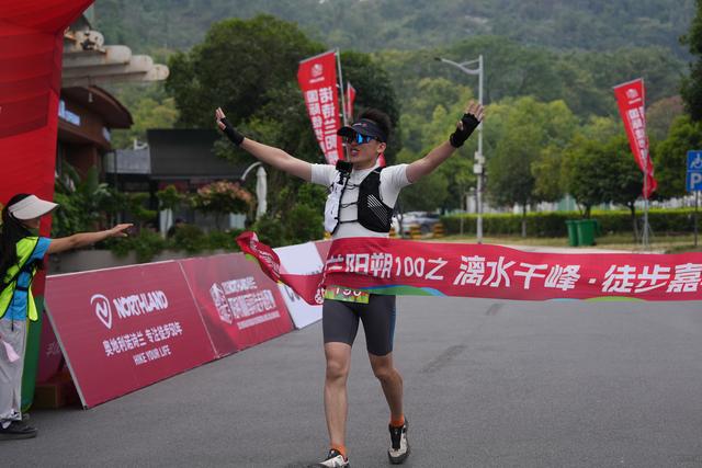 桂林徒步嘉年华圆满举行！近500名徒步者共探16.8公里“山水盲盒”