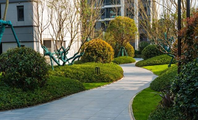 很认同的一段话：“活着活着，你就会明白，父母不住院，不痴呆…