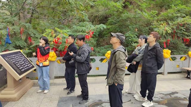 武山县：志愿服务进景区 贴心服务暖人心
