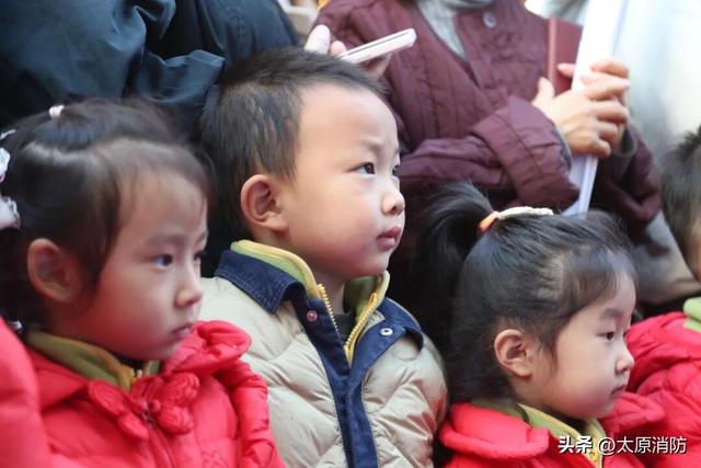 小朋友的消防小镇奇幻游：在玩乐中点亮安全星火