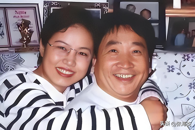 75岁的姜昆没有想到：女儿46岁仍旧没有结婚，养子倒成了他的骄傲
