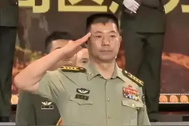 2023年，一等功臣祁发宝，荣升副司令首次出镜，六排勋表太罕见图片