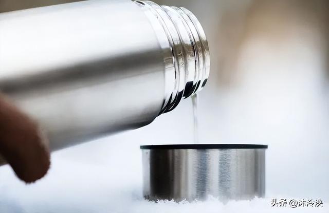 央视曾曝光的“夺命毒杯”，热水进“毒水”出，看看你家有没有