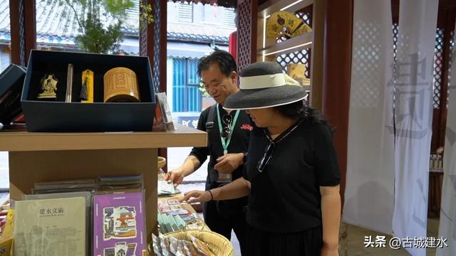 移动的星级酒店 邂逅千年古城!“熊猫专列”再度驶入建水