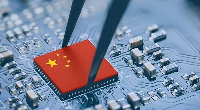 美国芯片凉了？中国亮出底牌，龙芯说到做到100%国产自研！