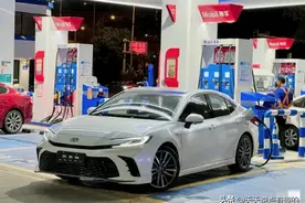 丰田双擎电池更换费用公开，1度多电超真正电车！图片