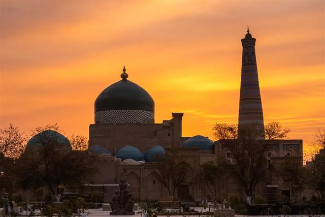 2026年自驾中亚！乌鲁木齐出发，32天连穿五个斯坦国，签证零压力