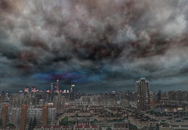 超强台风来袭！高层住户防风指南：守护家园的"空中堡垒"