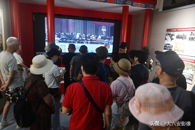 安徽六安：暑期红色旅游升温 红街文化园游人如织