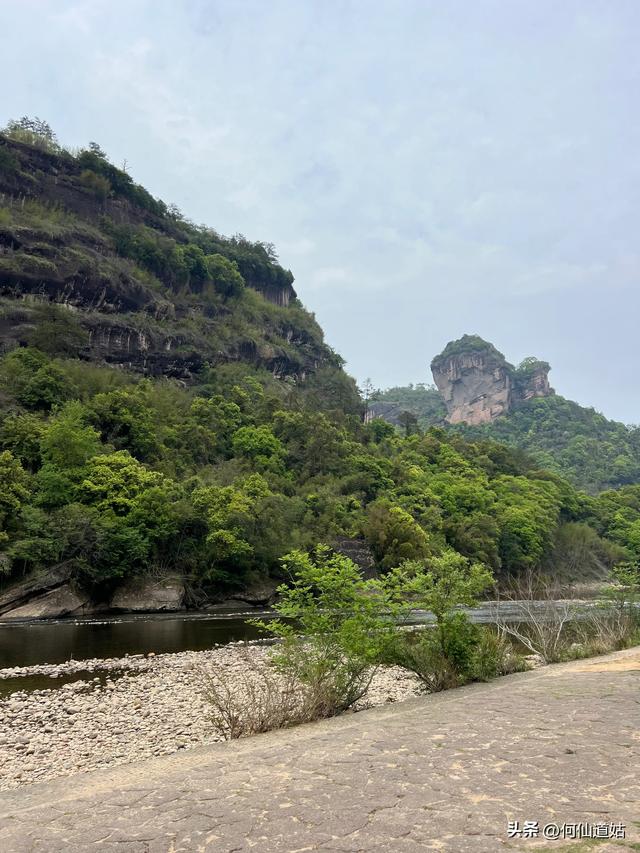 武夷山，其标志性的景点即玉女峰，也是福建省的地标