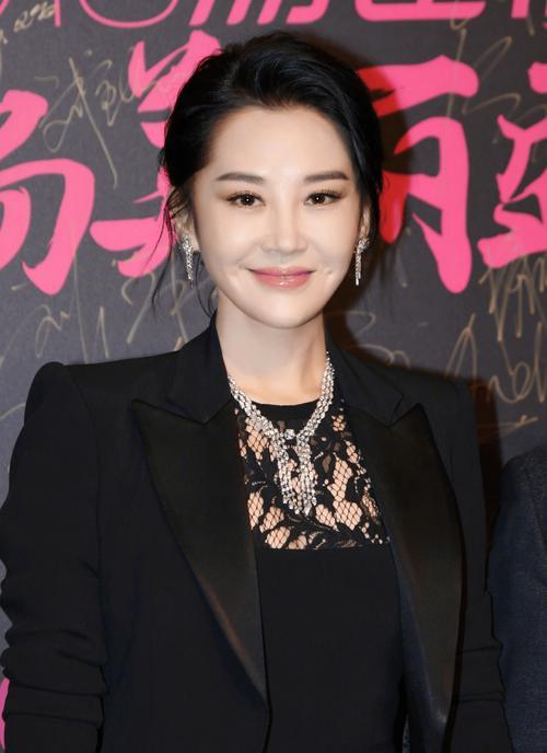 她一生 “风流成性、老少通吃”，撩汉无数，现如今56岁却依旧单身