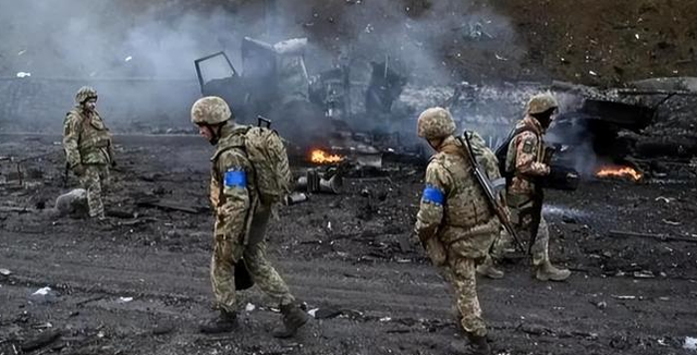 真没法打了，17万俄兵猛攻乌克兰，乌方仅剩一条死亡走廊