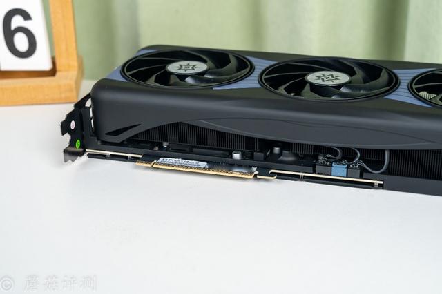 或是50系高端显卡中值得入手的一款、影驰RTX 5070 Ti星曜NOX OC显卡