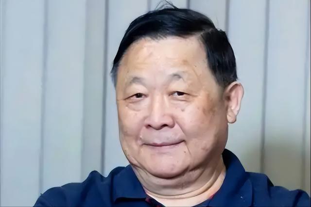 家花不如野花香！出轨保姆、逼死原配，如今过成这样只能算他活该