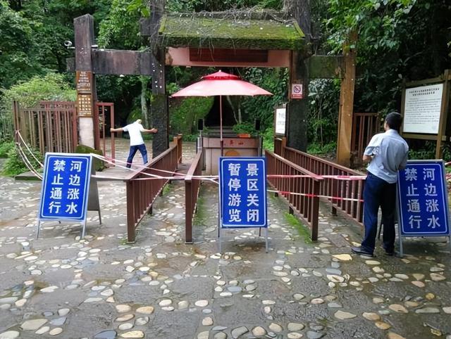 5年倒闭10家热门景区，年轻人穷游睡帐篷，天价酒店割不动韭菜了