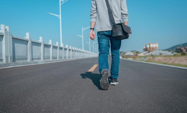 医生再次提醒：过了60岁的人：宁愿坐着不动，也别随便做这些运动