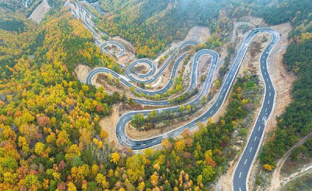 美到窒息！太行一号旅游公路铺开秋日油画长卷