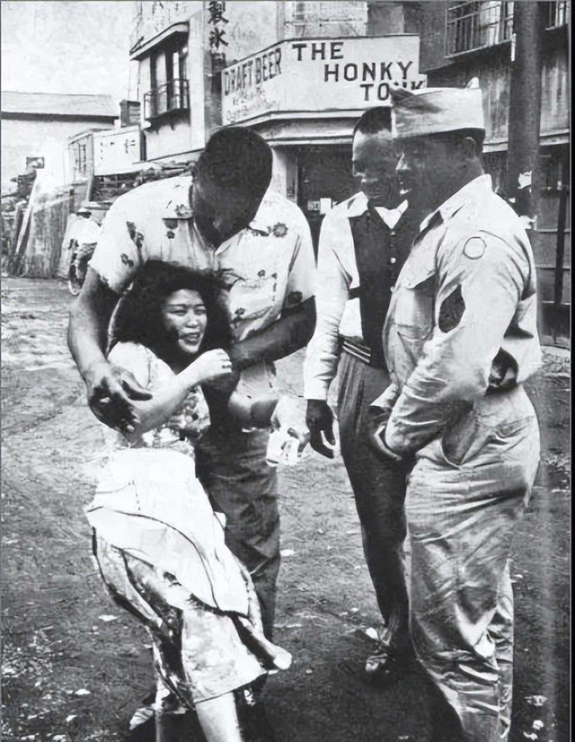 美军性侵日本女孩，政府无能狂怒！高市管不好国内，却挑衅中方？