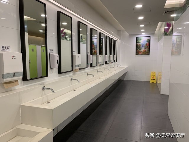 逛商场遇公共坐厕老犯怵？蹲厕更卫生是误区，3个技巧用的更安心