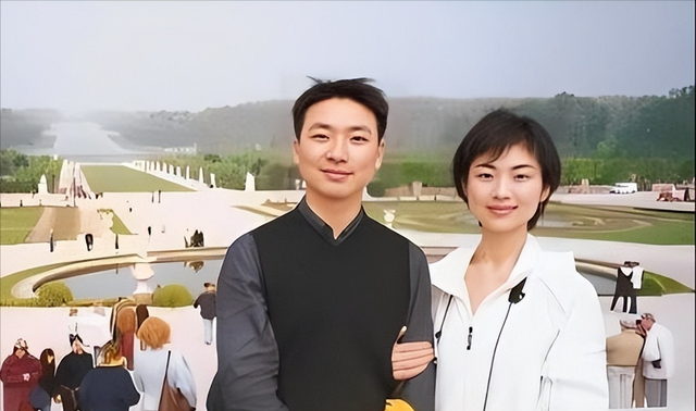 "央视一哥"康辉	，丁克一辈子，却在四十岁接到一通电话让他后悔