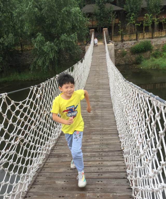 3岁上央视	，5岁登春晚，7岁就年薪百万，没想到现在却成了这样子