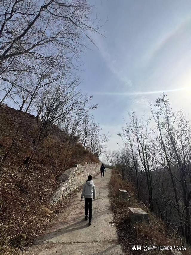 莱芜苗山镇铜山村里的汉代铜矿洞