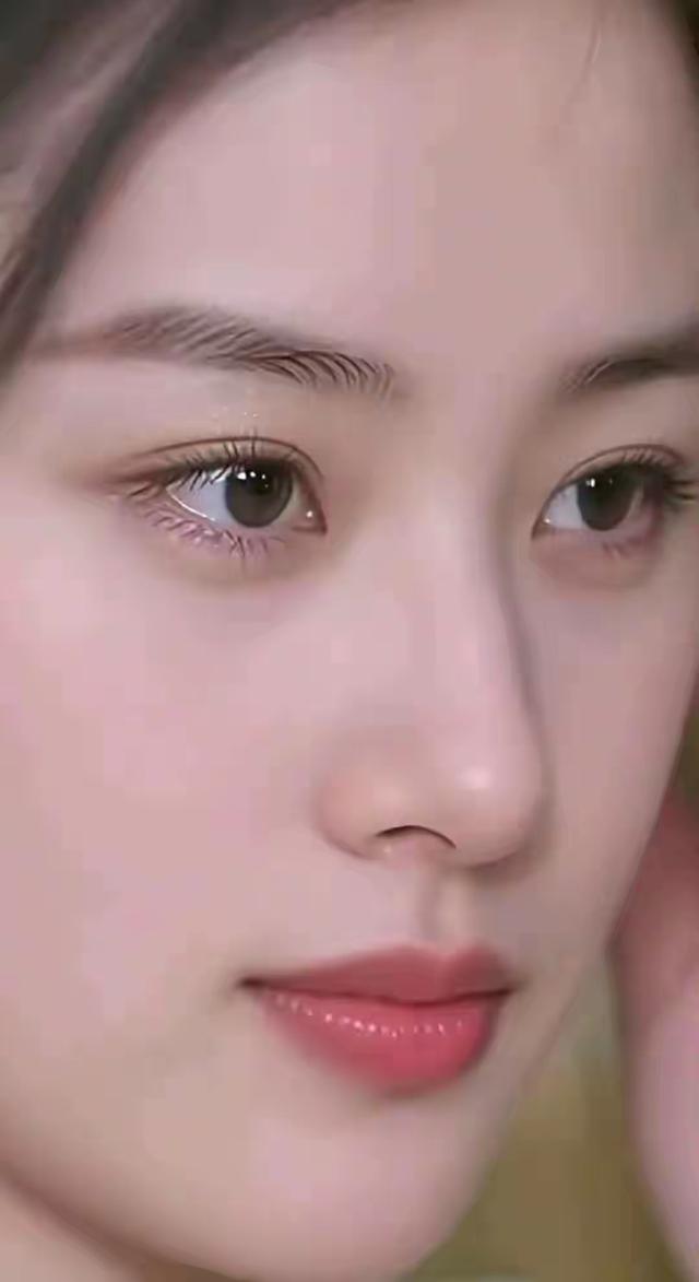 五官真漂亮，特别是鼻子很好看，绝世佳人