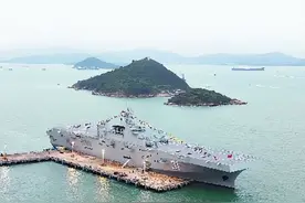 首艘两栖攻击舰开放，为何选香港图片