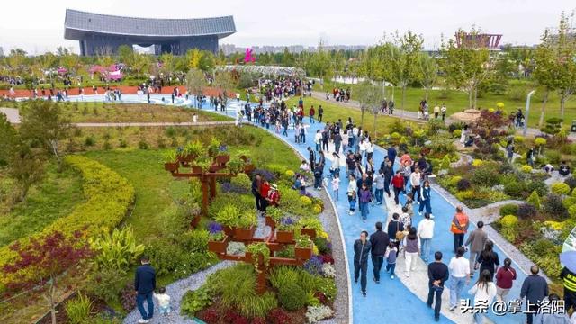 国庆中秋假期，洛阳累计接待游客879.45万人次，旅游总收入75.63亿元