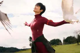 喜迎2025！李宇春演绎lululemon新春主题短片图片