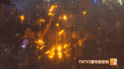 人山人海，昆明这个地方太火爆！游客：开心，就要这种氛围！