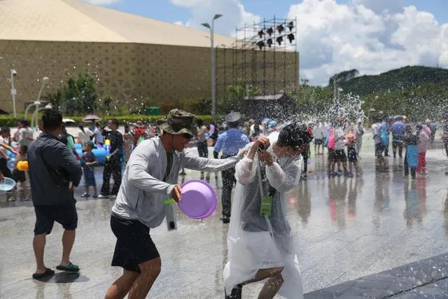 平塘:水龙狂欢不断档 水花四溅嗨一夏