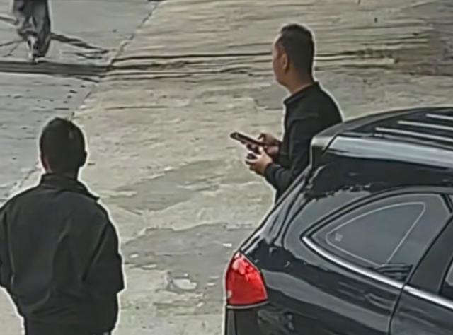修车店门口被扎胎后续：店铺曝光，刚开业俩月！拒认错发视频叫屈