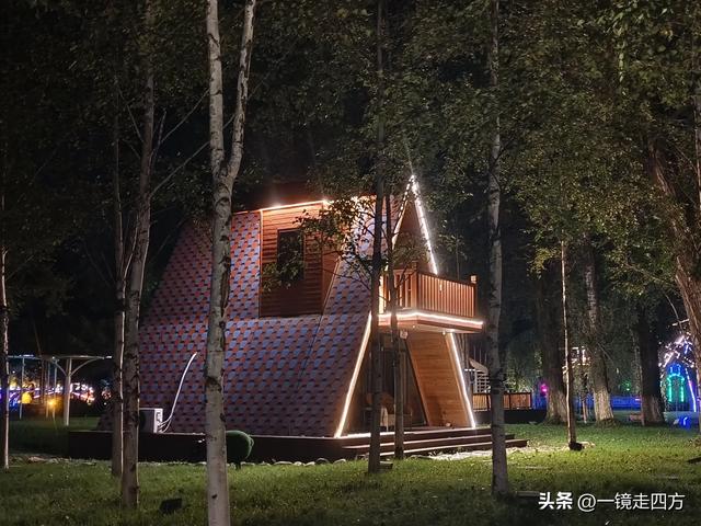 入夜，通化2021年打造的佟佳江旅游度假区灯光亮起，如梦似幻