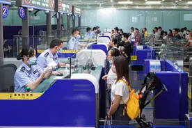重磅！中央挺港澳新安排来了，出入境管理局官宣“一签多行”和“一周一行”即将实施！港澳：热烈欢迎并感谢图片